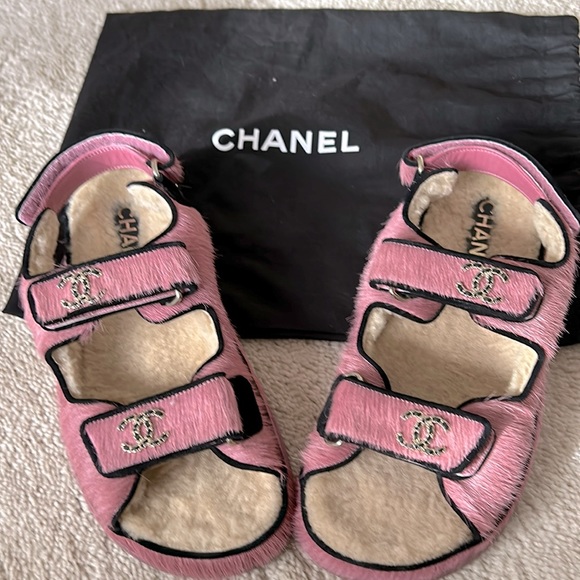 CHANEL Shoes - CHANEL - Pink Calf hair/Shearling Dad Sandals - 36